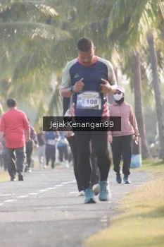 Runner Photo 4318754