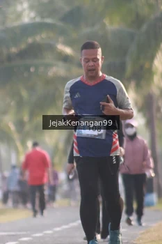 Runner Photo 4318757