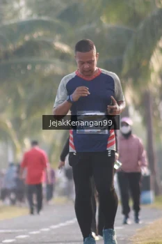 Runner Photo 4318758