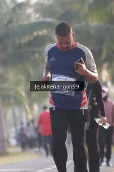Runner Photo 4318768
