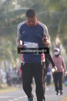 Runner Photo 4318770