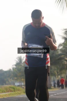 Runner Photo 4318773