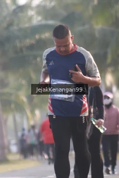 Runner Photo 4318775