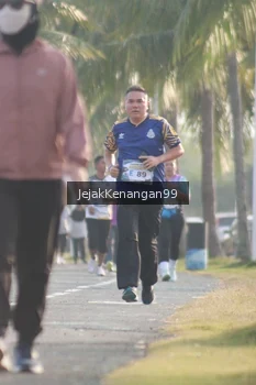 Runner Photo 4318777