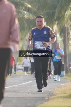 Runner Photo 4318785