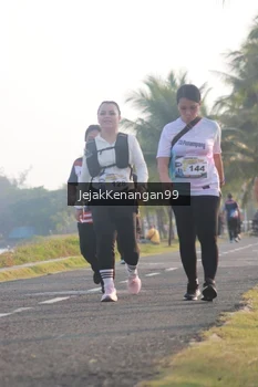 Runner Photo 4318877