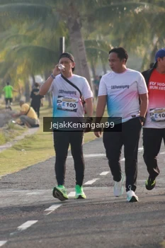 Runner Photo 4318945