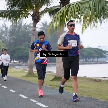 Runner Photo 4320111