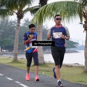 Runner Photo 4320112