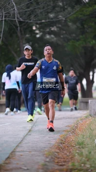 Runner Photo 4322857
