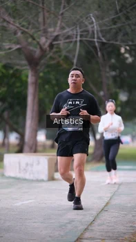 Runner Photo 4323005