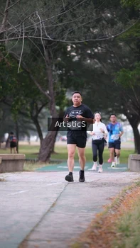 Runner Photo 4323007