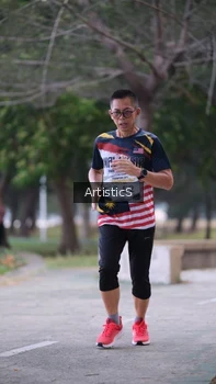 Runner Photo 4323077