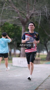 Runner Photo 4323120