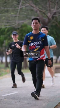 Runner Photo 4323223