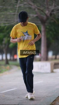 Runner Photo 4323241
