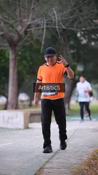 Runner Photo 4323250