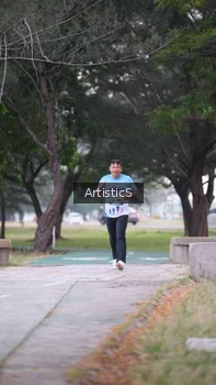 Runner Photo 4323257