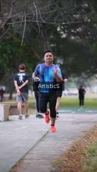 Runner Photo 4323354
