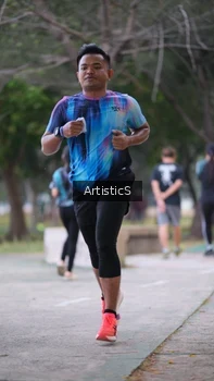 Runner Photo 4323355