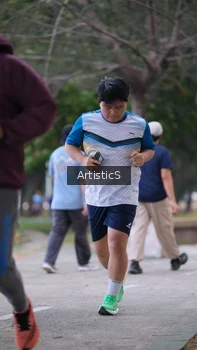 Runner Photo 4323356