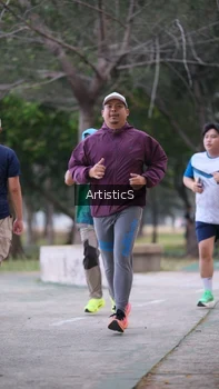 Runner Photo 4323357