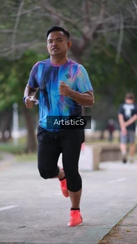 Runner Photo 4323360