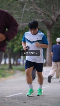 Runner Photo 4323362