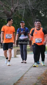 Runner Photo 4323366