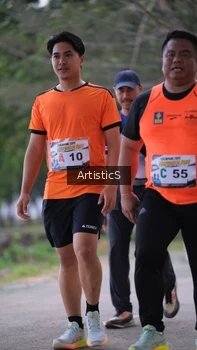 Runner Photo 4323367