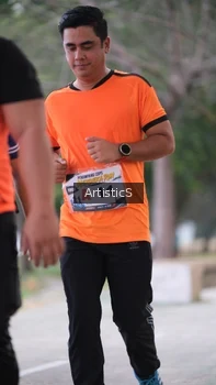Runner Photo 4323370