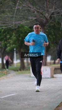 Runner Photo 4323415