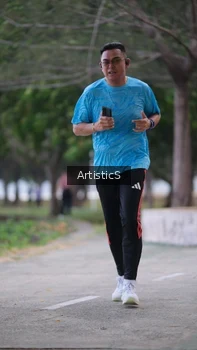 Runner Photo 4323417