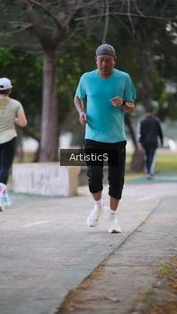Runner Photo 4323499