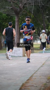 Runner Photo 4323503