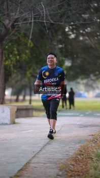 Runner Photo 4323534