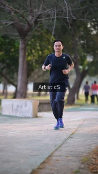 Runner Photo 4323535
