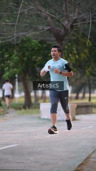 Runner Photo 4323545