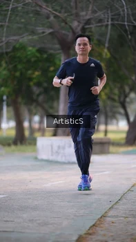 Runner Photo 4323565
