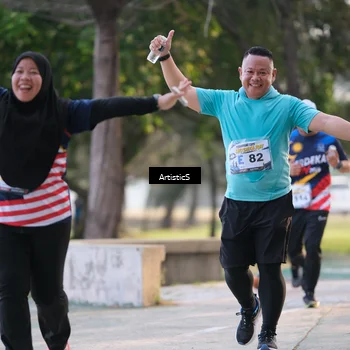 Runner Photo 4323680