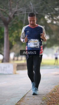 Runner Photo 4323750