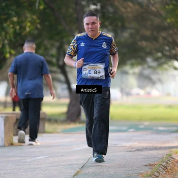 Runner Photo 4323767