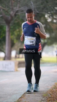 Runner Photo 4323768