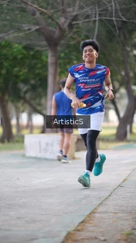 Runner Photo 4323800