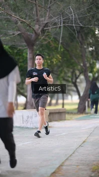 Runner Photo 4323858