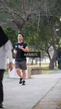 Runner Photo 4323863