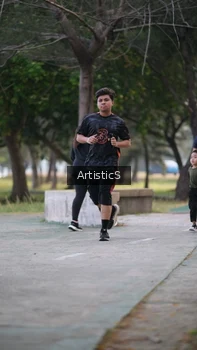 Runner Photo 4323913