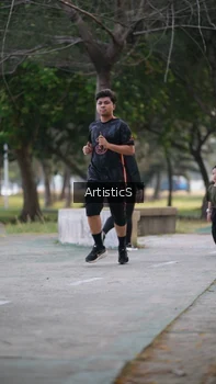 Runner Photo 4323914