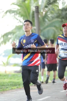 Runner Photo 4324200