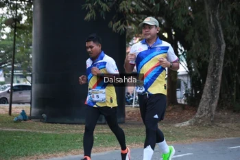 Runner Photo 4324811